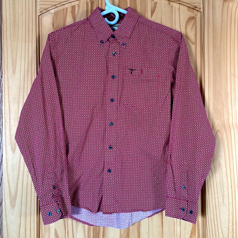Wrangler 20X Boys size XL button down the front dress shirt. Deeper red color